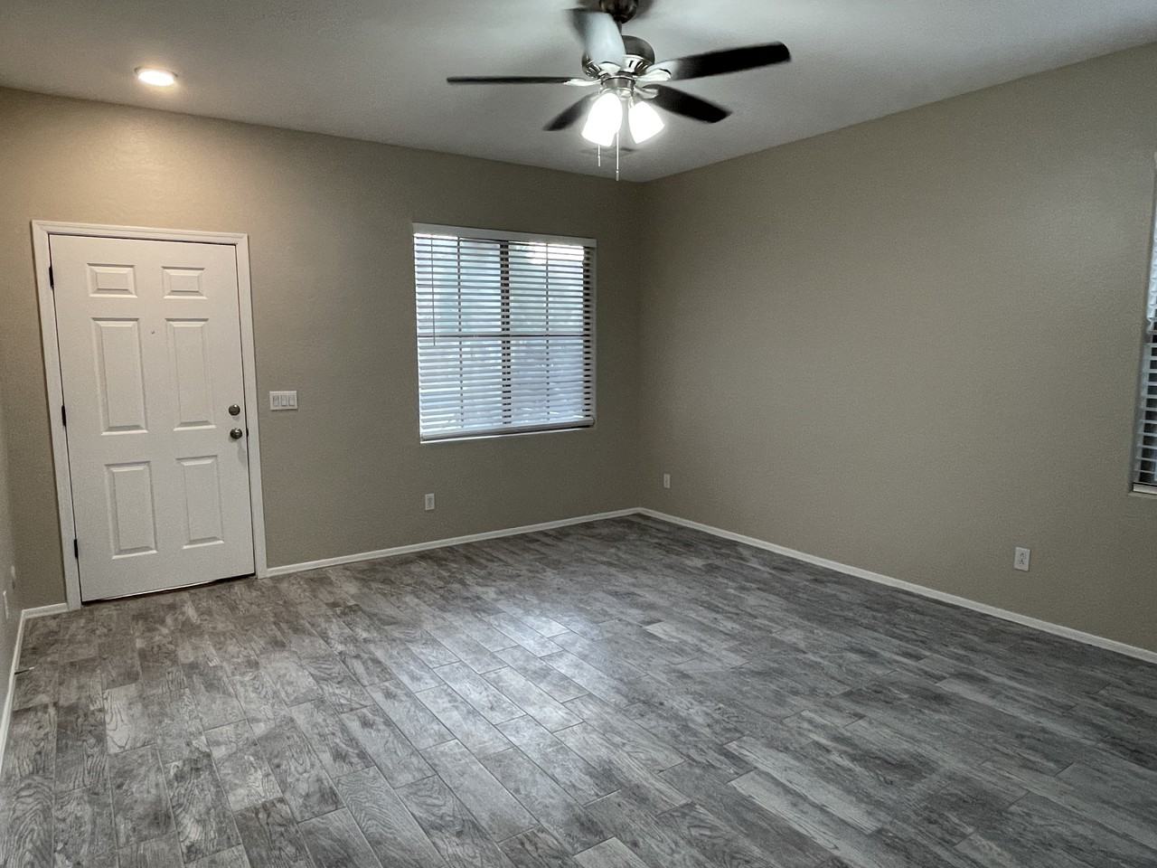 1999 S Swan Dr - Photo 3 of 21