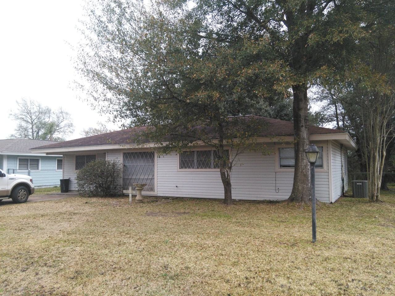 2241 14th St - Photo 3 of 50