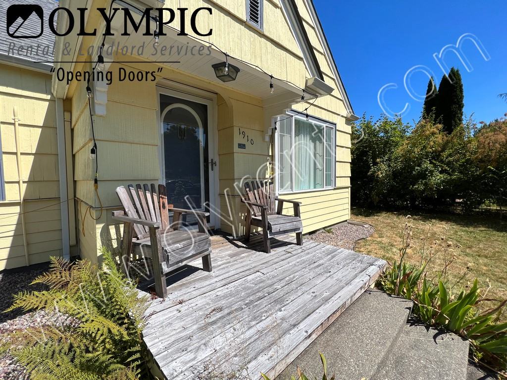 1910 Conger Ave Nw - Photo 2 of 22