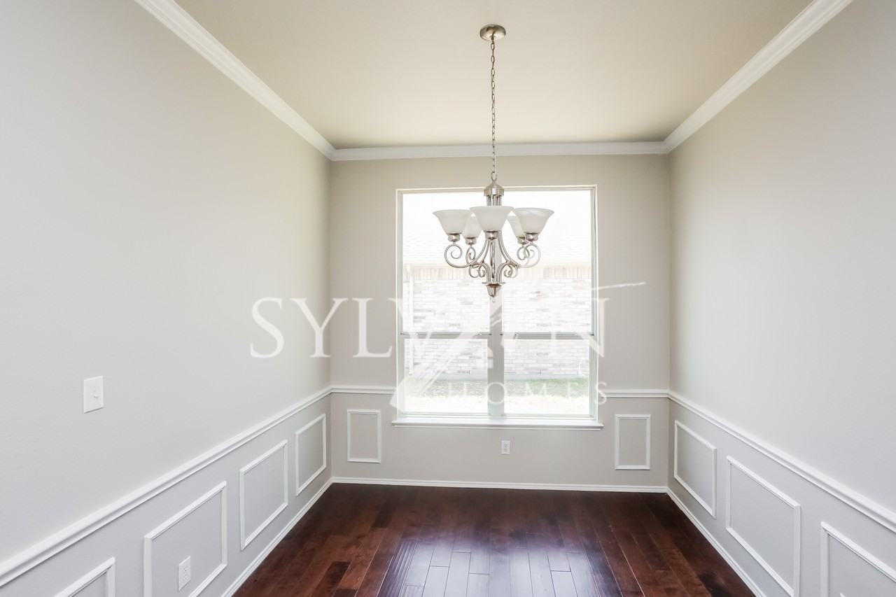 1544 Vermont Ave - Photo 3 of 13