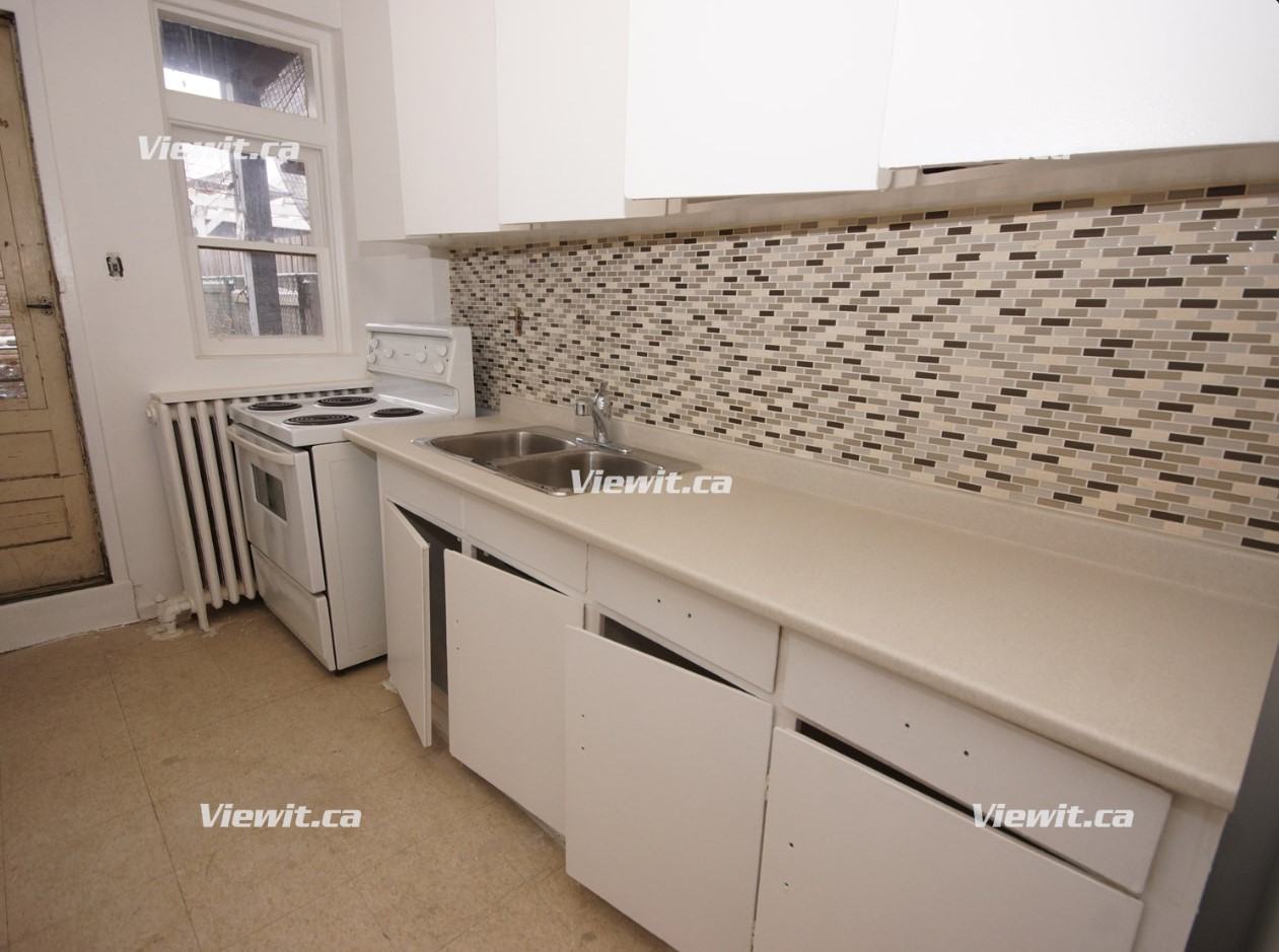 704 Lansdowne Ave - Photo 2 of 11