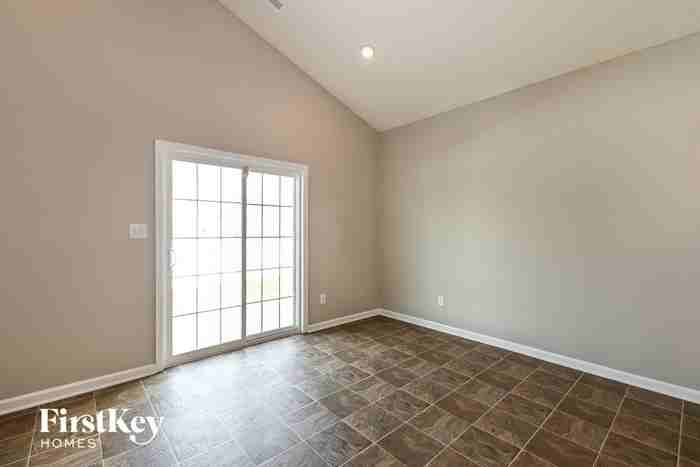 2270 Jaybird Dr - Photo 3 of 15
