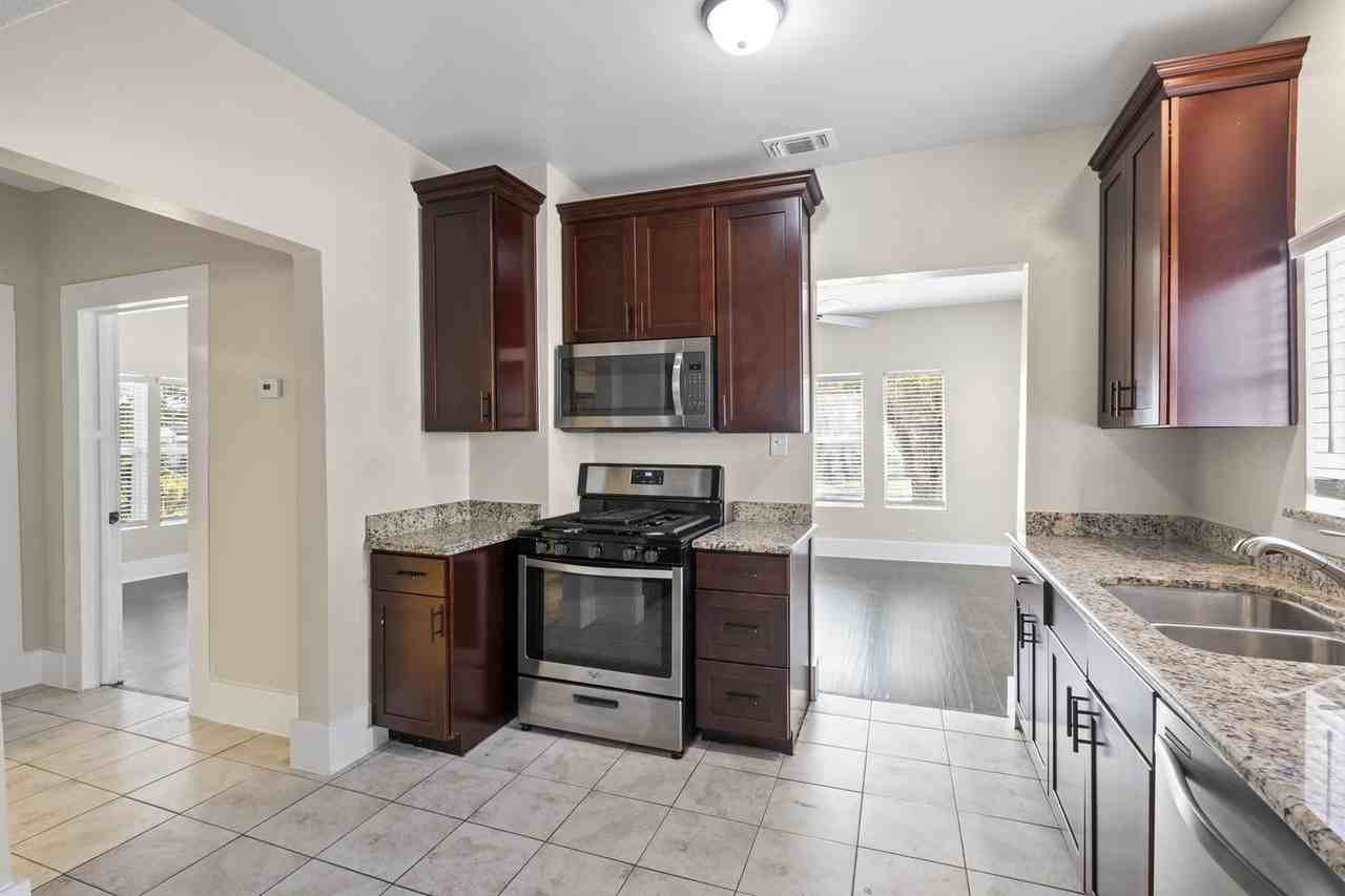 1706 Michigan Ave - Photo 5 of 16