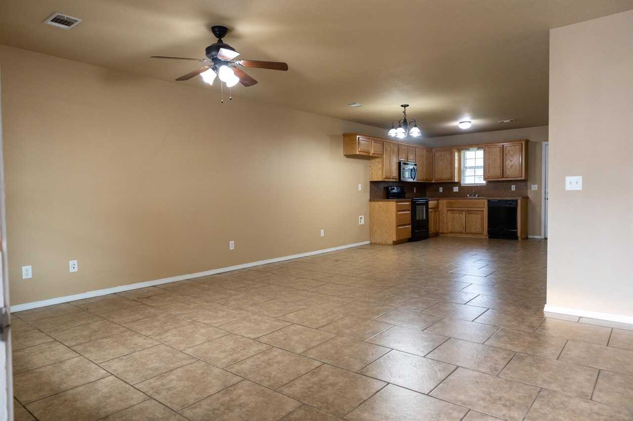 402 S Main St #B - Photo 2 of 8