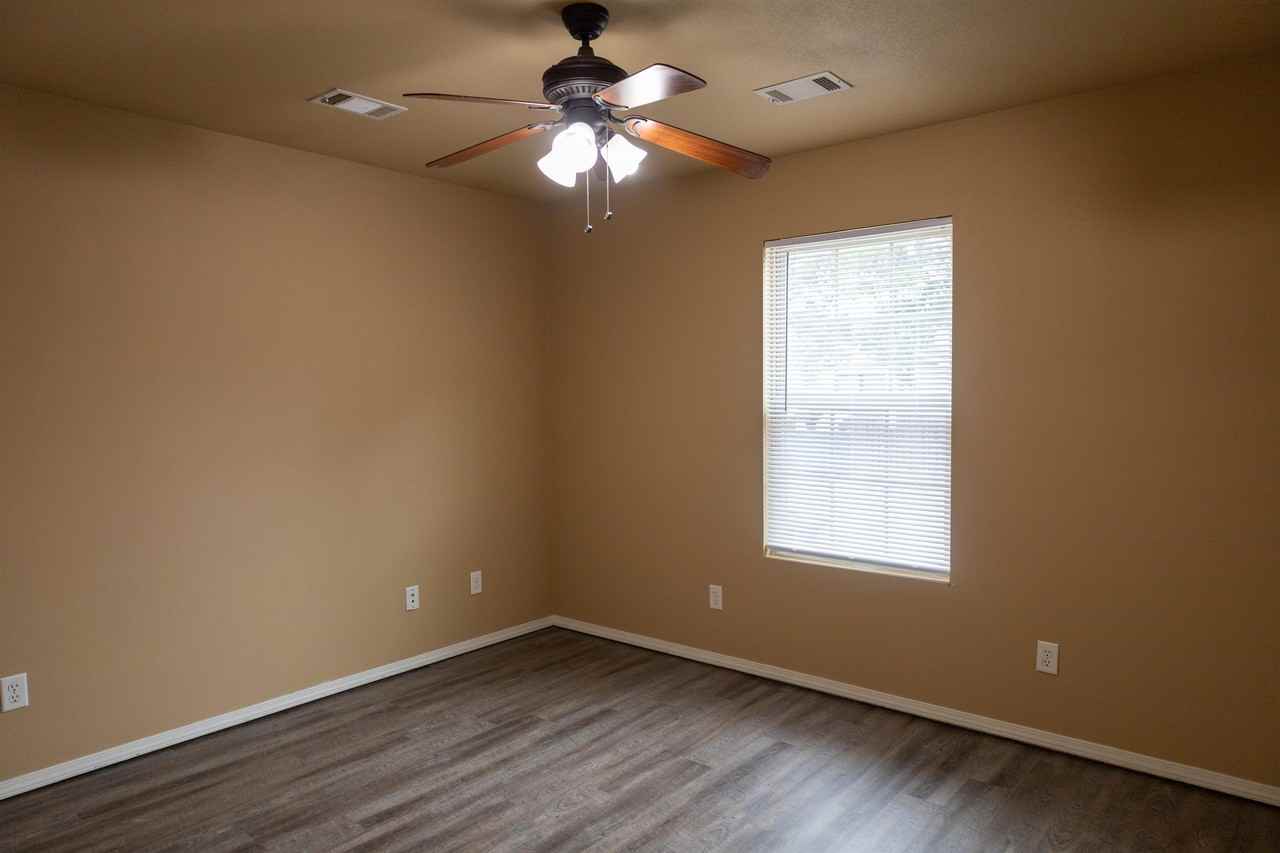 402 S Main St #B - Photo 7 of 8