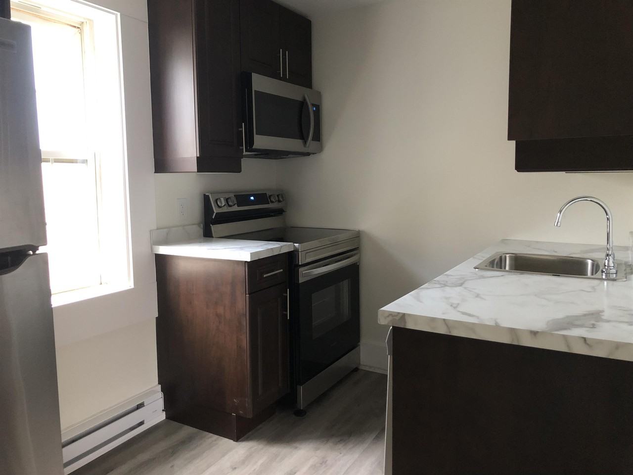 145 King St E - Photo 2 of 21