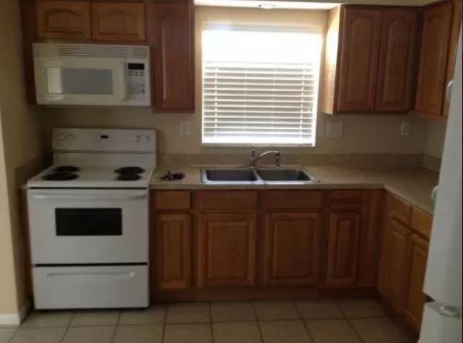 828 E Walnut St #1 - Photo 3 of 8