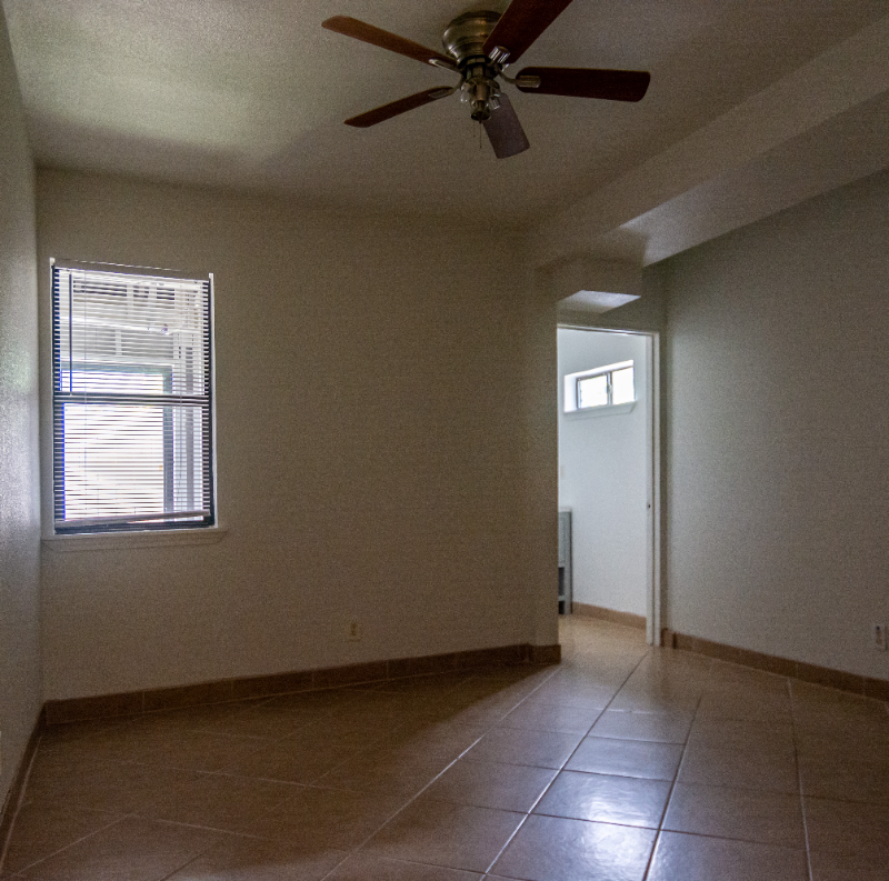 811A Barrymore Blvd - Photo 4 of 8