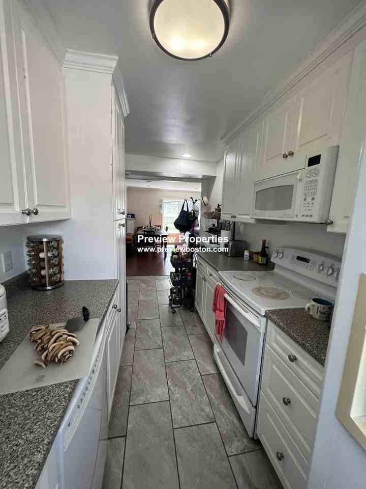 167 Newton St #3 - Photo 7 of 14