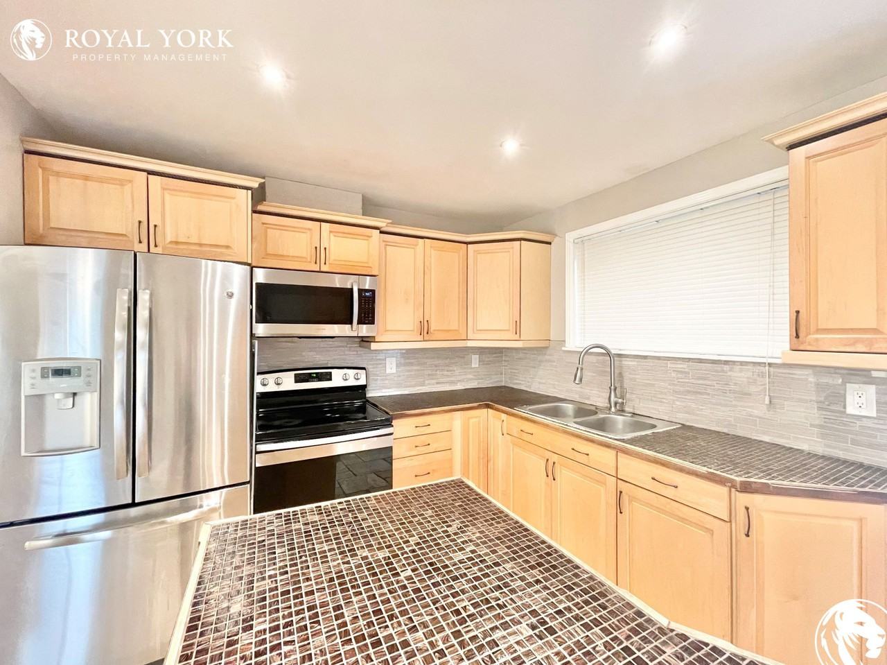 2514 Truscott Dr #1 - Photo 3 of 39