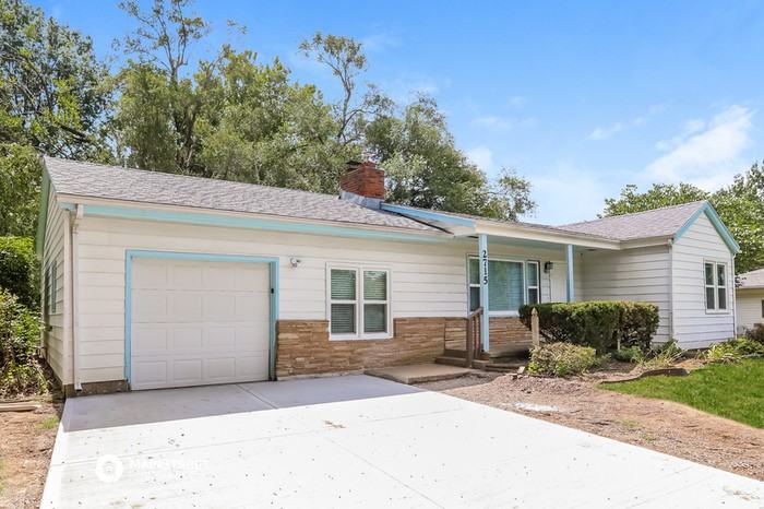 2715 Berry Ave - Photo 3 of 15