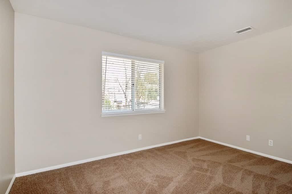 14190 Laurel Dr - Photo 3 of 33