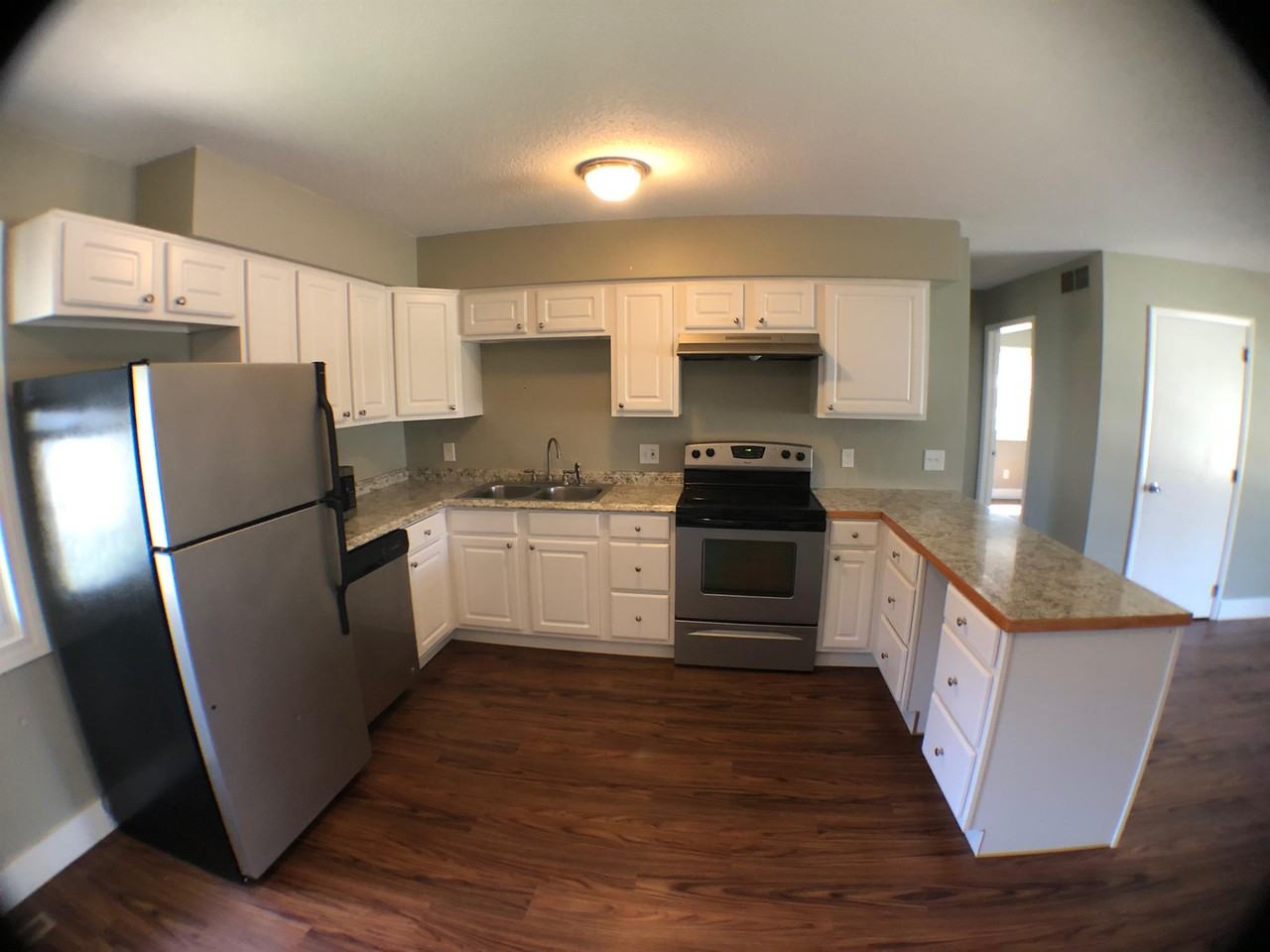 303 S Oak St #D - Photo 3 of 16