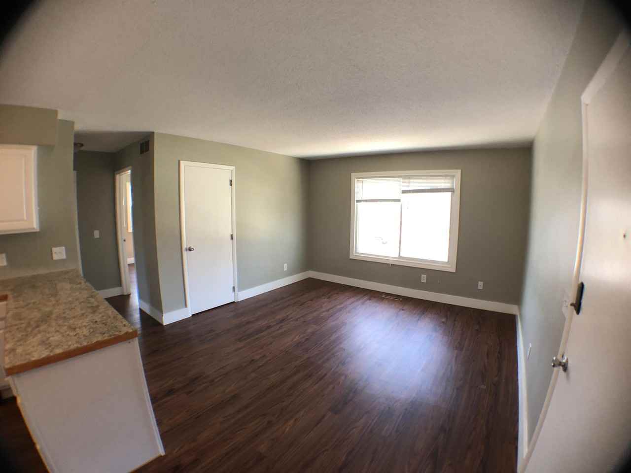 303 S Oak St #D - Photo 4 of 16