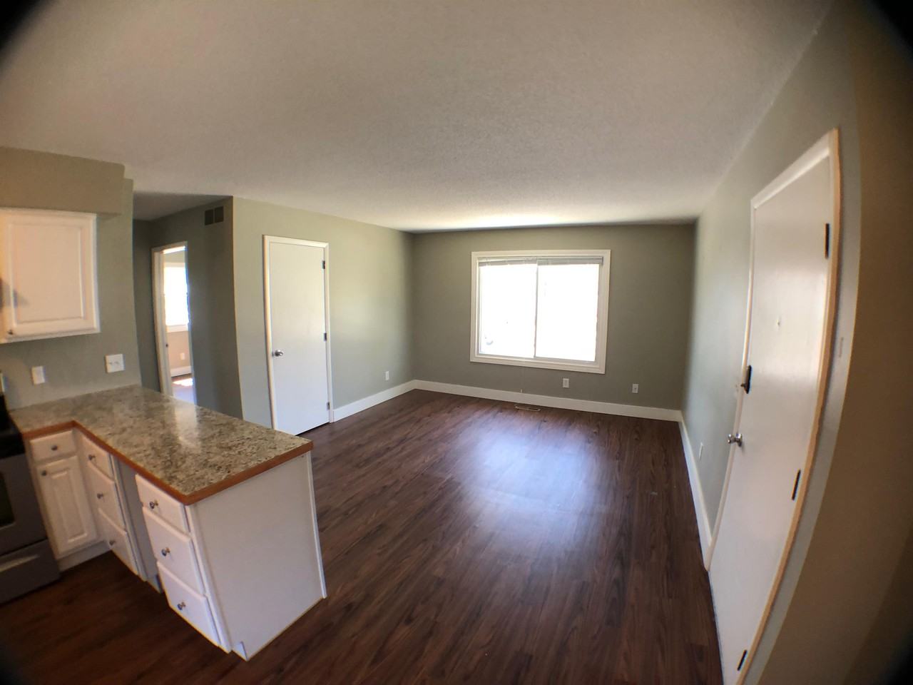 303 S Oak St #D - Photo 5 of 16