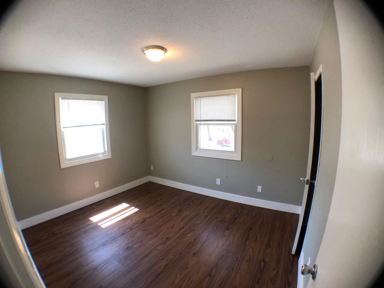 303 S Oak St #D - Photo 6 of 16