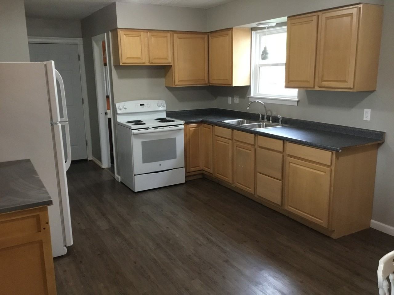 1305 East 36th Street - Photo 4 of 26