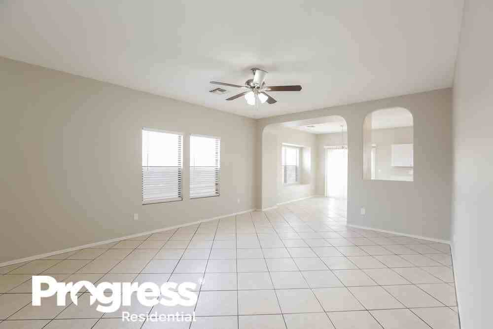 5216 E Flower Ave - Photo 3 of 16