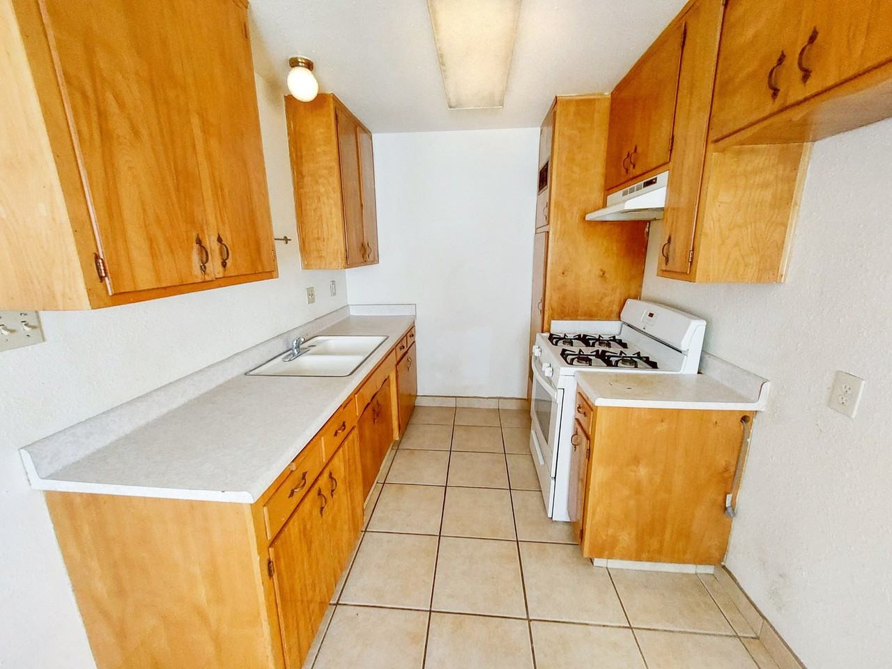 213 Panamint Ave #D - Photo 4 of 10
