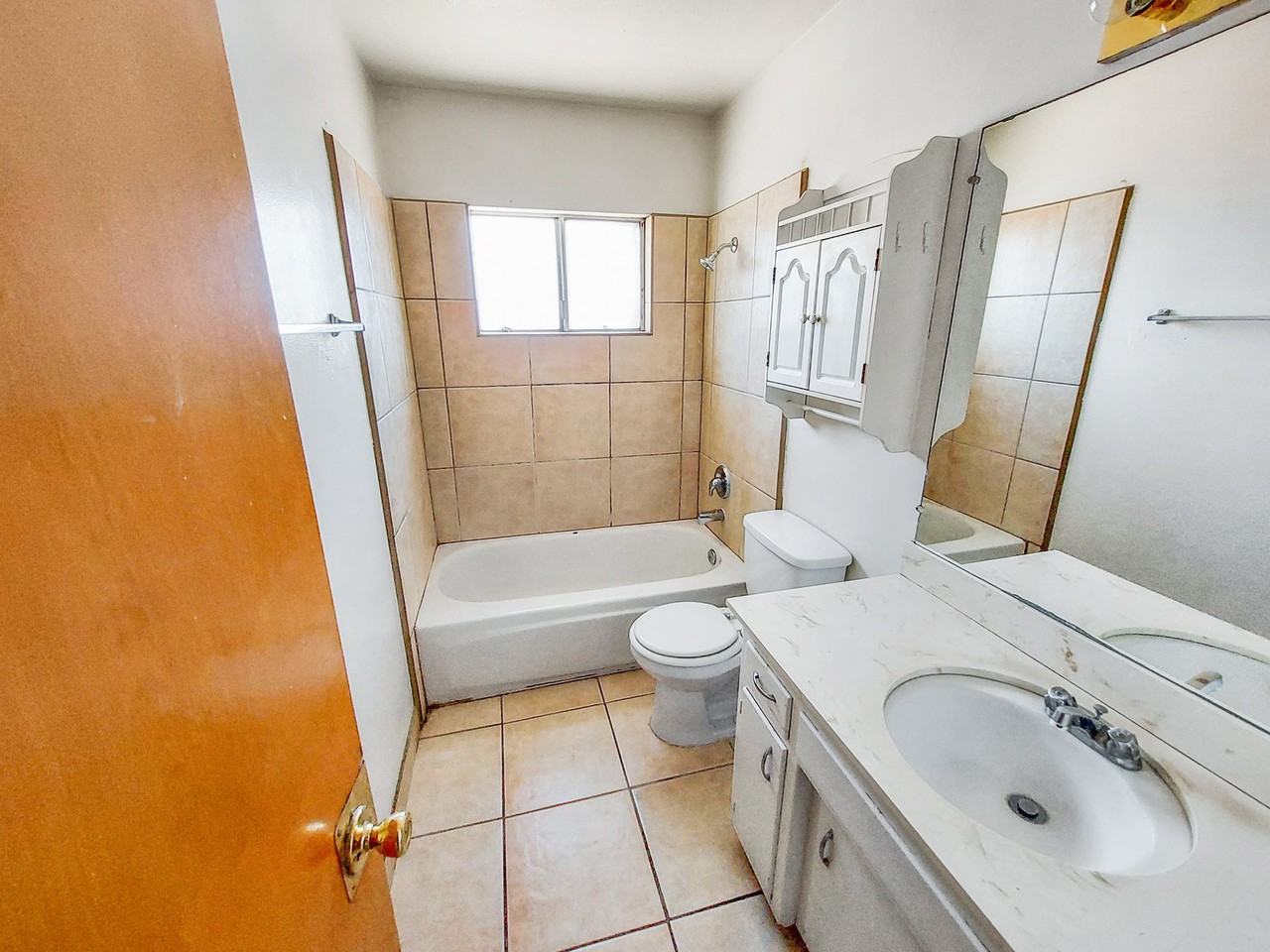213 Panamint Ave #D - Photo 5 of 10
