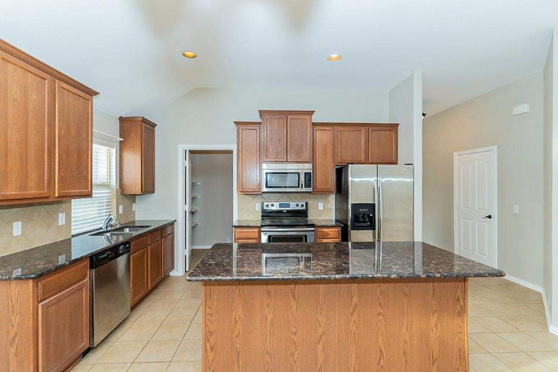 4603 Oakview Dr - Photo 2 of 9