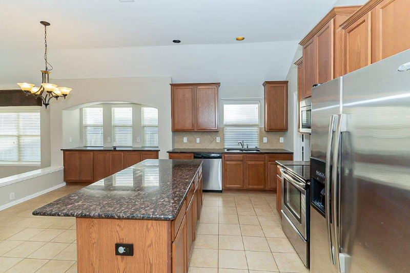 4603 Oakview Dr - Photo 3 of 9