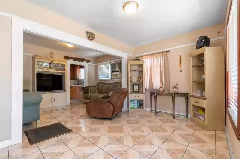 4511 E Illinois Ave - Photo 3 of 12