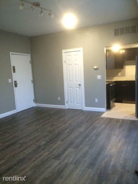 309 N Market St - Photo 2 of 7