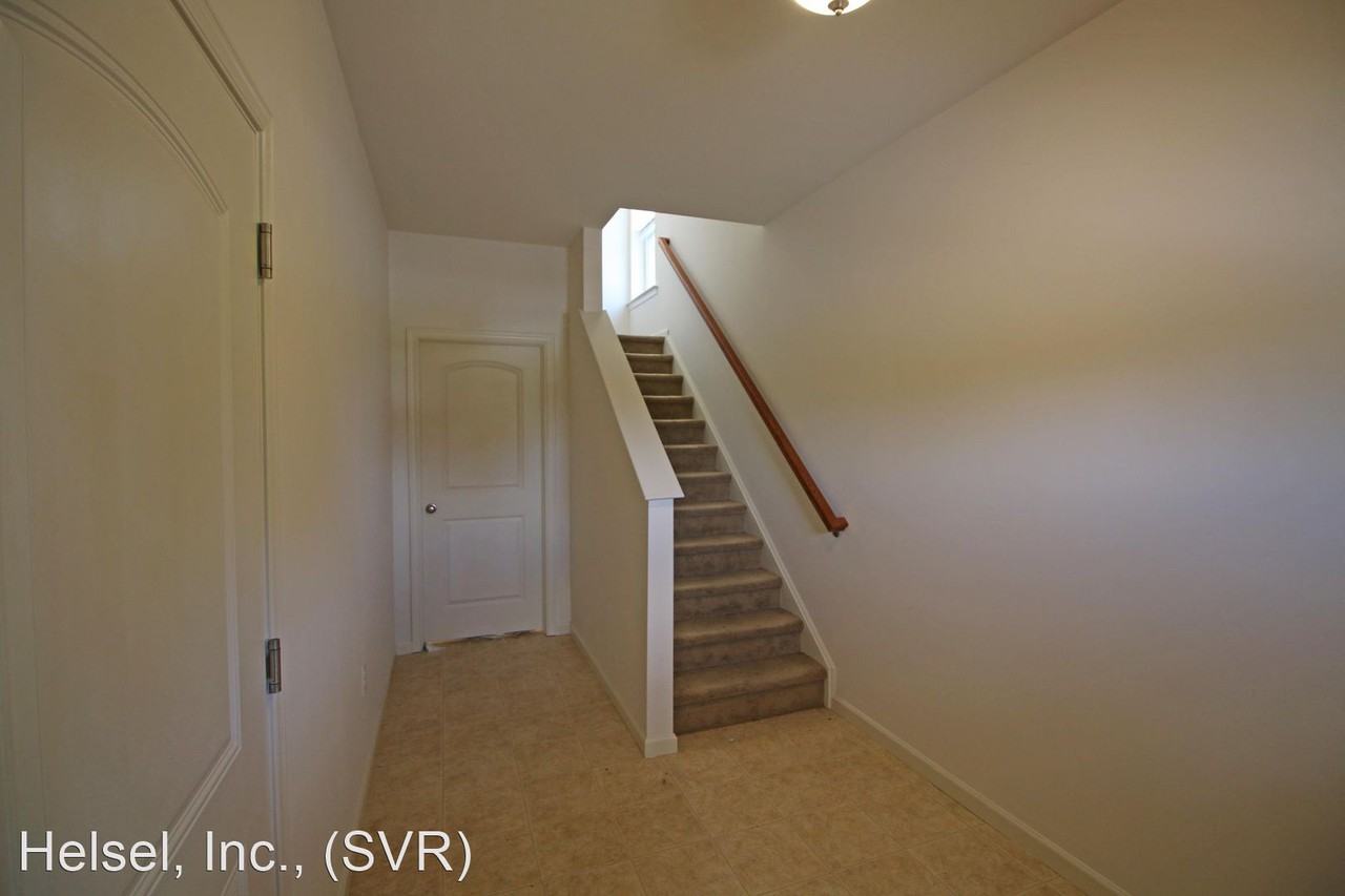 700 Admirals Quay Drive - Photo 2 of 40