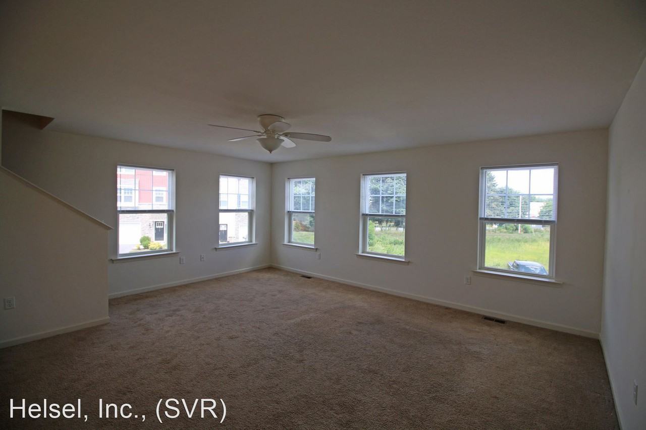 700 Admirals Quay Drive - Photo 3 of 40