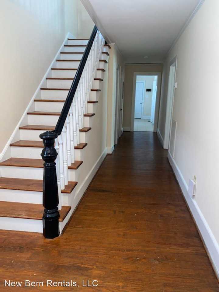 222 Metcalf St - Photo 3 of 14