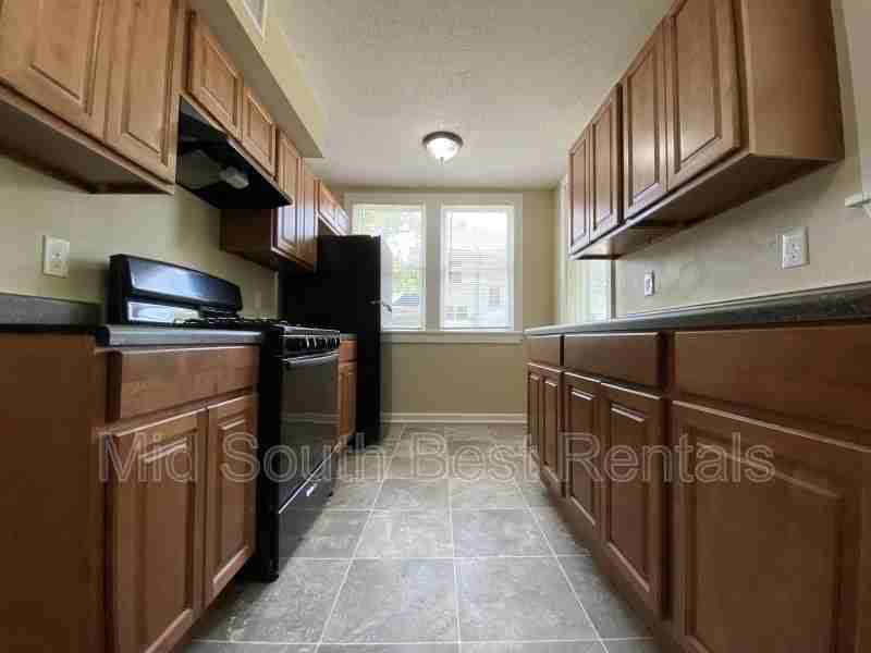 1609 W 22nd St - Photo 3 of 7