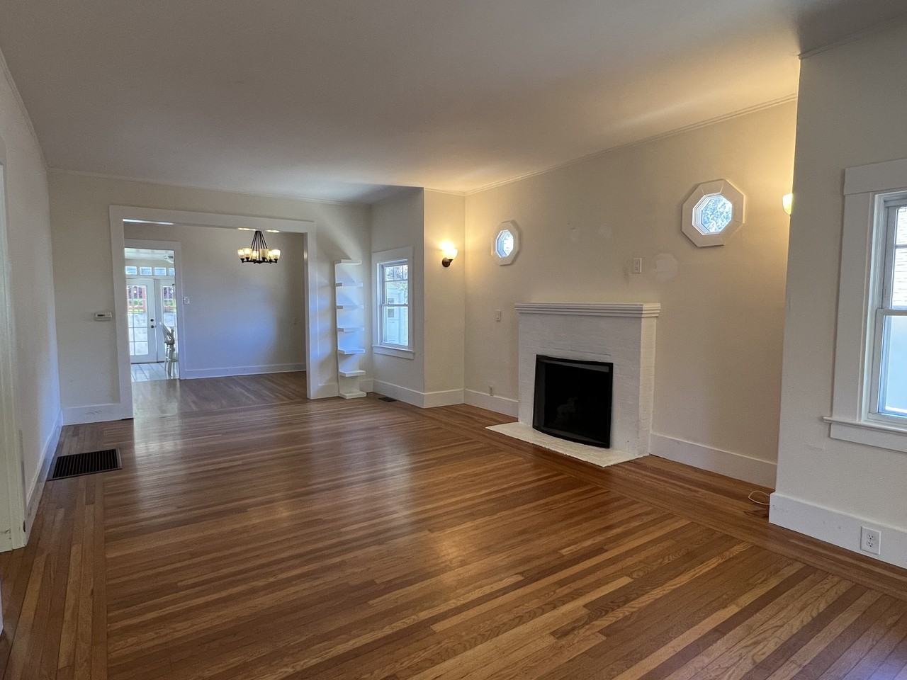 322 Greenfield Ave - Photo 2 of 18