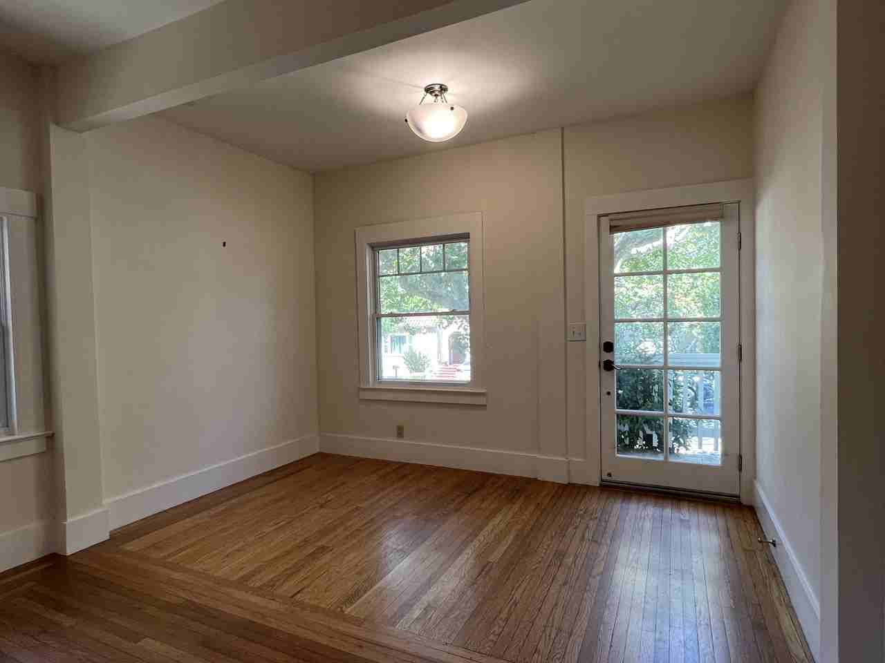 322 Greenfield Ave - Photo 3 of 18