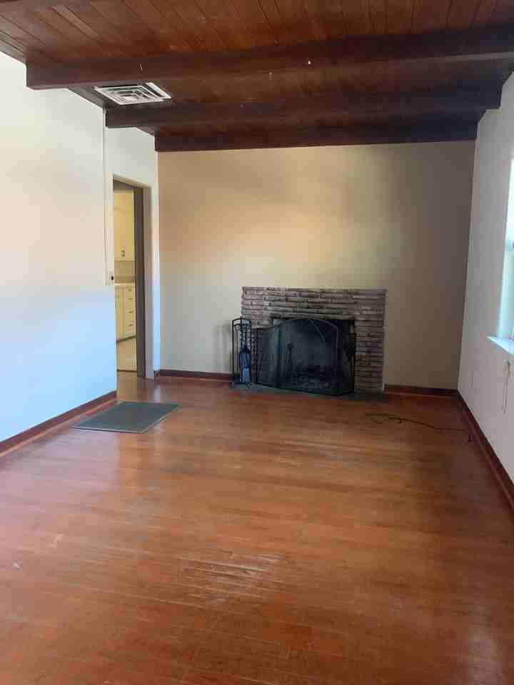 408 Maple St NE - Photo 3 of 6