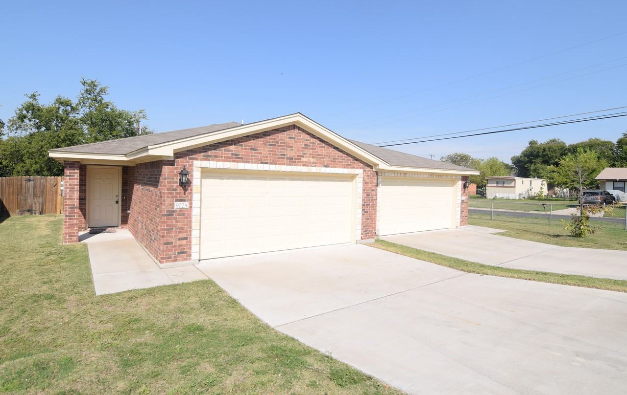 902 Mcclure Ln - Photo 2 of 19