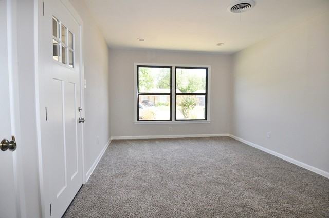 402 E Carolyn Dr - Photo 3 of 20