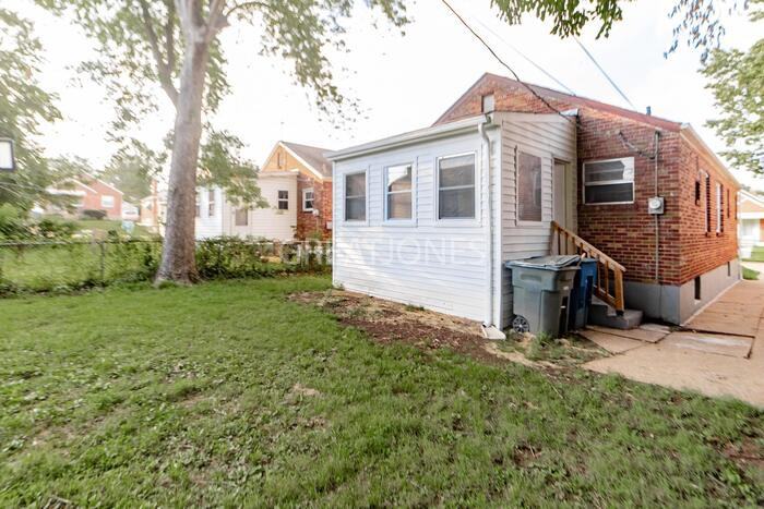 1538 Eton Ln - Photo 2 of 18
