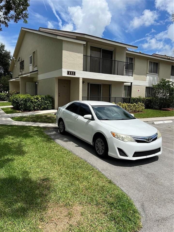 111 Gardens Dr #101 - Photo 2 of 14