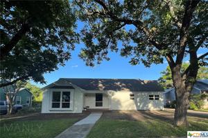 featured image of 809 N 8th St #1