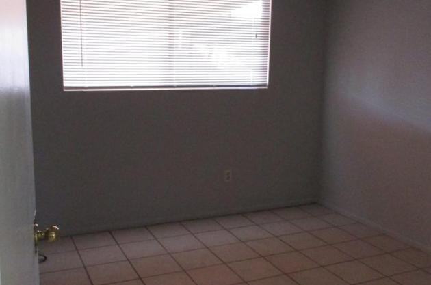 804 East Holaway Drive - Photo 3 of 5