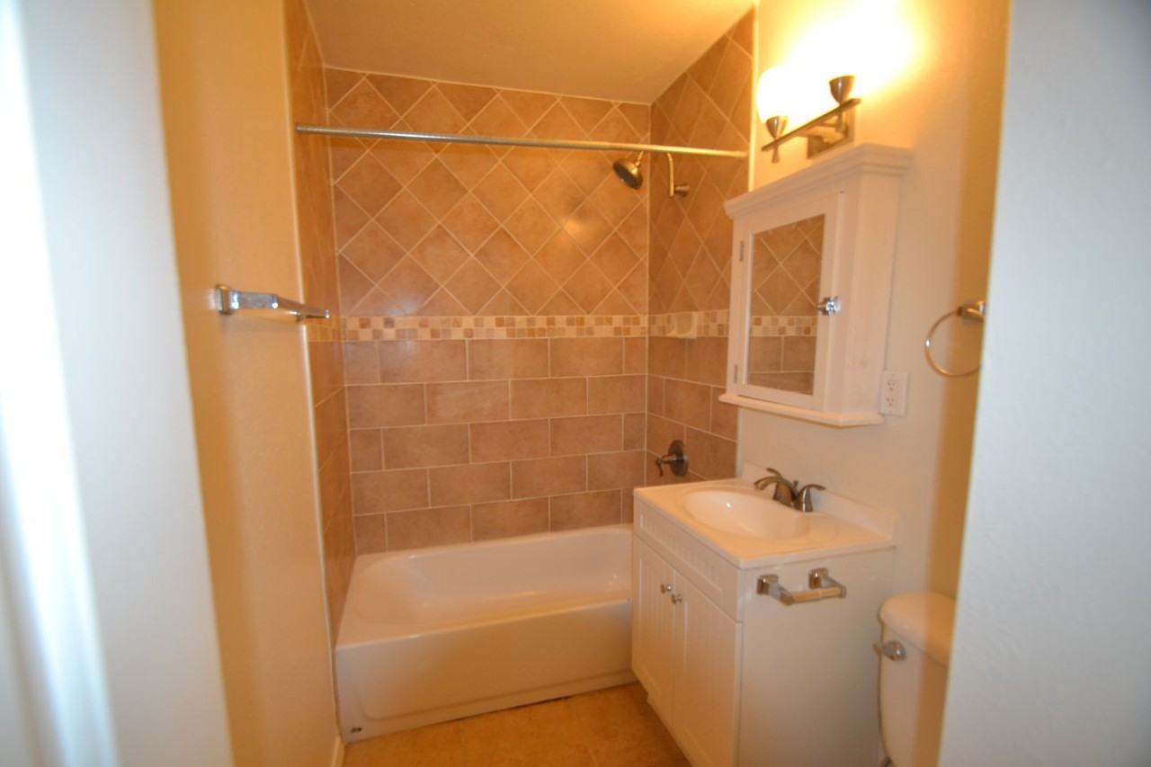 11734 Cyclops St - Photo 3 of 5