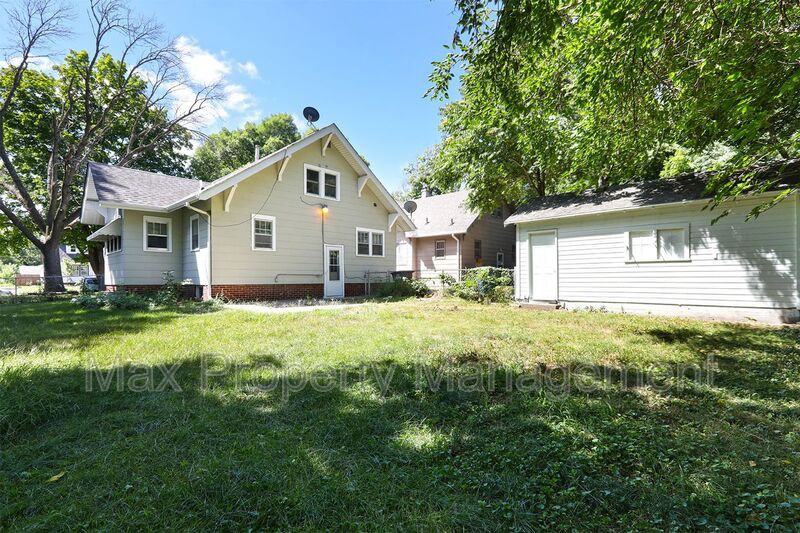 1113 Douglas Ave - Photo 6 of 33