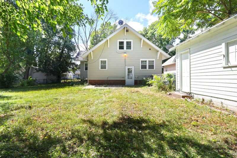 1113 Douglas Ave - Photo 7 of 33