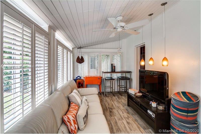 222 Alesio Ave - Photo 3 of 14