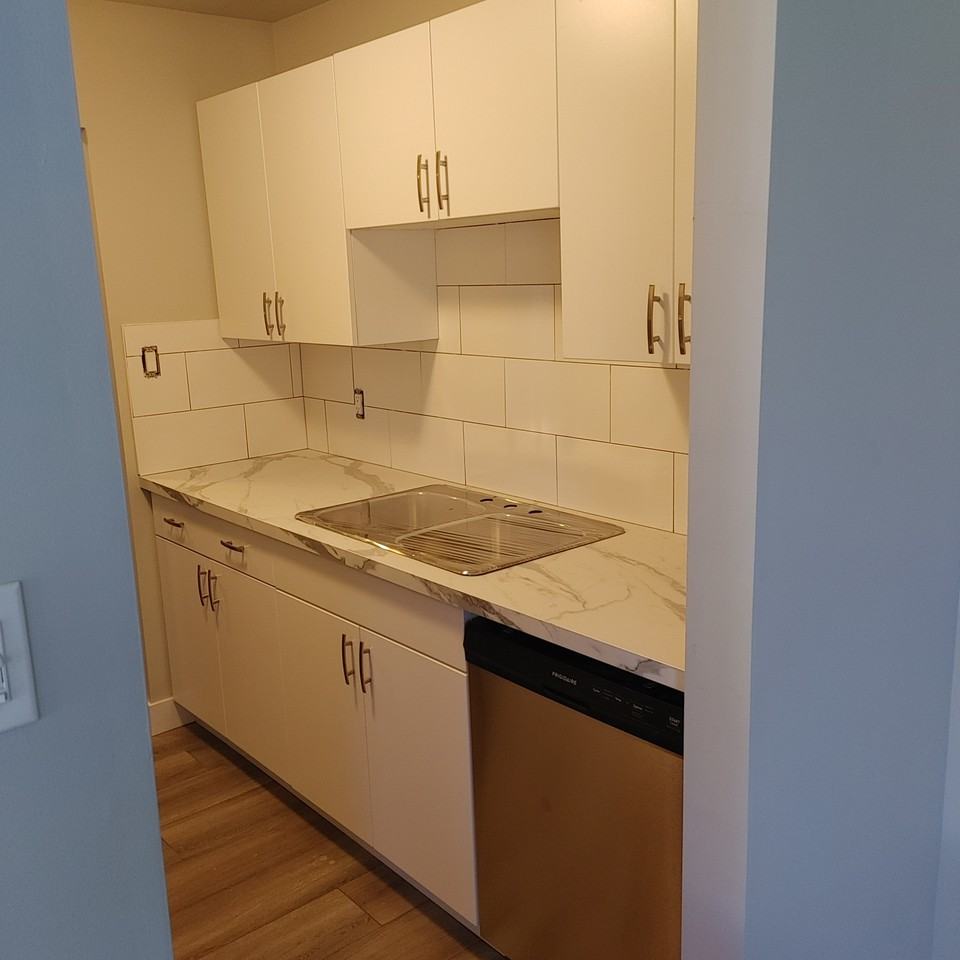 Hirst Ave. Apartments - Photo 3 of 3