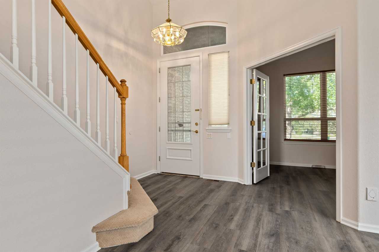 614 Fareham Ct #1 - Photo 3 of 38