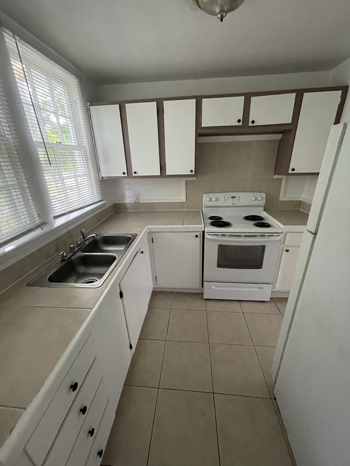 1107 1107 Webster StreetUnit B #B - Photo 3 of 12