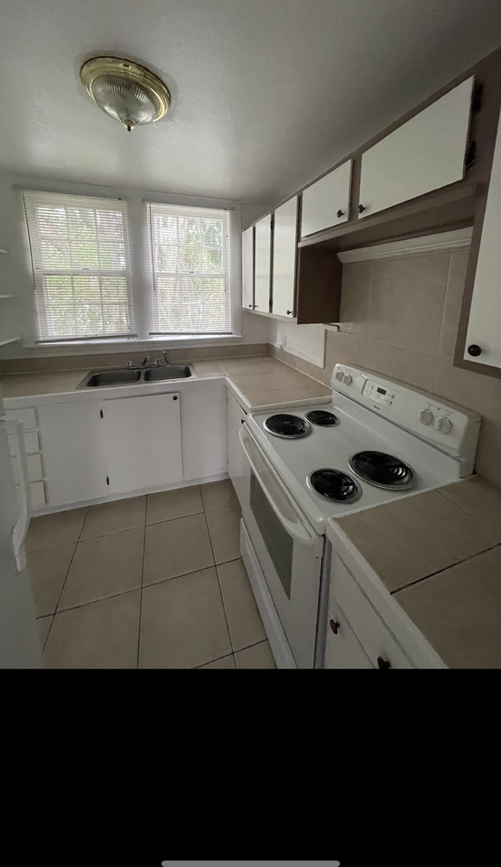 1107 1107 Webster StreetUnit B #B - Photo 4 of 12