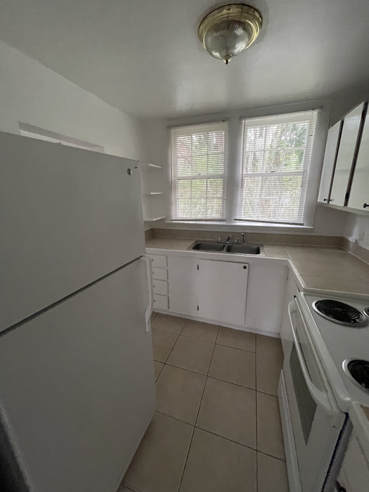 1107 1107 Webster StreetUnit B #B - Photo 5 of 12